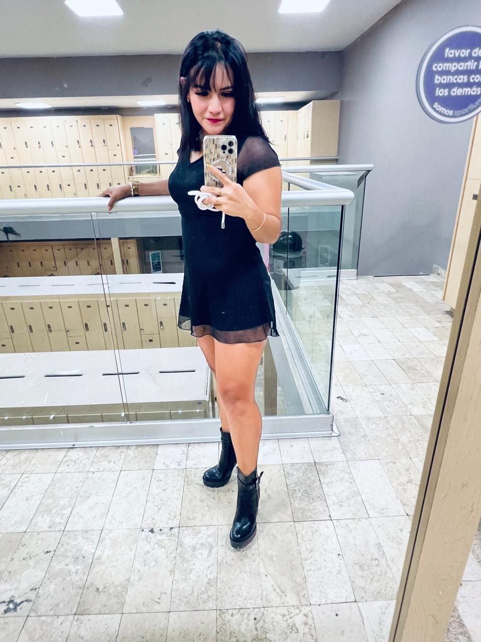 Excelente calidad y diseño. ❤️ El case se siente resistente y elegante, justo lo que buscaba.