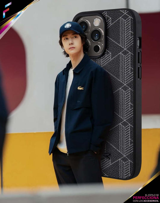 Case Lacoste Monograma Stand Negro para iPhone 15 Pro Max | Elegancia y Protección Premium