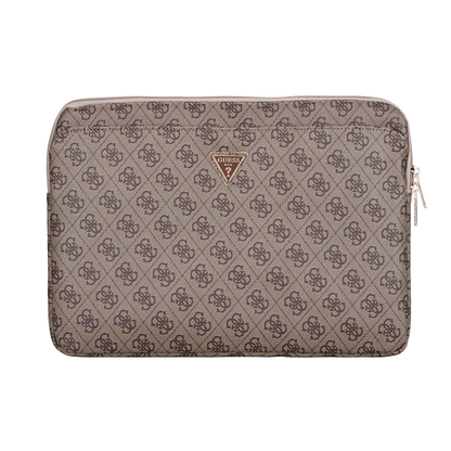 Funda Guess 4G Triángulo Café para Laptop 14" – Estilo y Protección con Elegancia