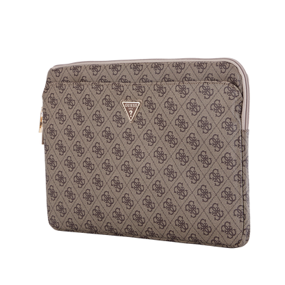Funda Guess 4G Triángulo Café para Laptop 14" – Estilo y Protección con Elegancia
