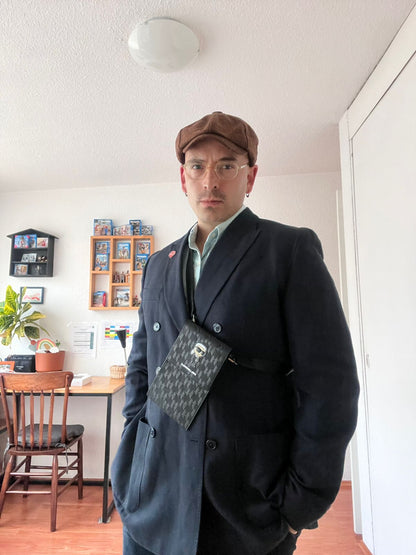 Me encanta el detalle del diseño. Es moderna, elegante y llamativa sin ser exagerada.