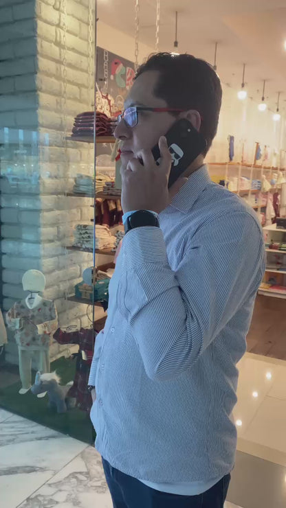 Me encantó el diseño, es original y se siente resistente. La carga MagSafe es muy cómoda.