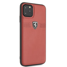 Cargar imagen en el visor de la galería, Case/Funda Ferrari de Piel Perforada Color Rojo iPhone 11 Pro Max